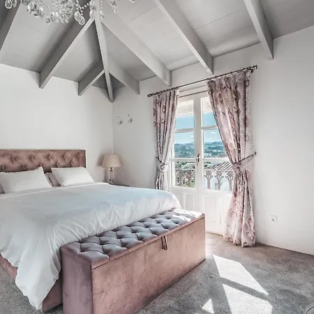Stunning Townhouse Retreat In La Heredia Rdr486 Ferienhaus *