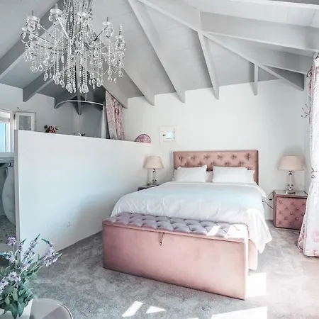 Stunning Townhouse Retreat In La Heredia Rdr486 Ferienhaus *
