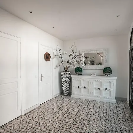 Stunning Townhouse Retreat In La Heredia Rdr486 Ferienhaus *
