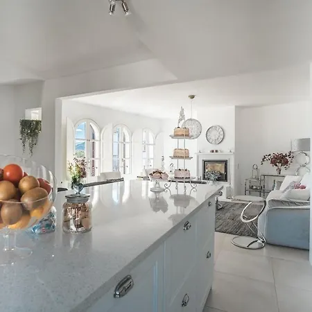 Stunning Townhouse Retreat In La Heredia Rdr486 * Benahavis