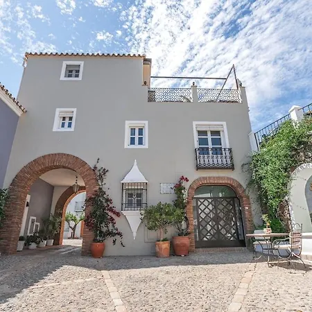 Stunning Townhouse Retreat In La Heredia Rdr486 *
