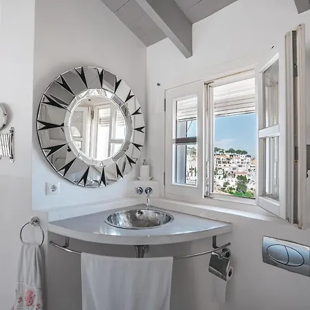 Holiday home Stunning Townhouse Retreat In La Heredia Rdr486