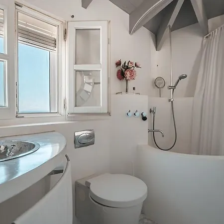 Stunning Townhouse Retreat In La Heredia Rdr486 * Benahavis
