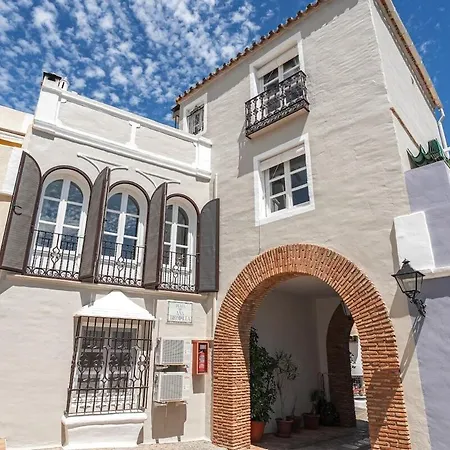 Stunning Townhouse Retreat In La Heredia Rdr486