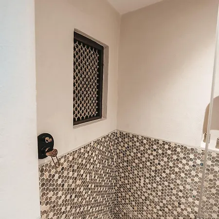 Stunning Townhouse Retreat In La Heredia Rdr486 Holiday home